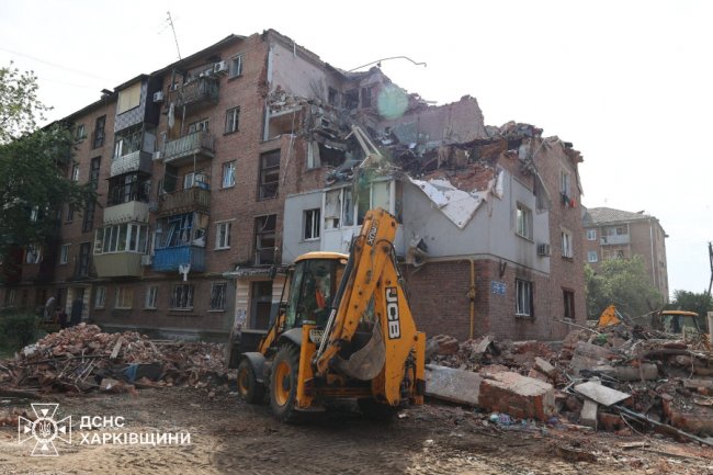 Жорстокий обстріл 5-поверхівки у Харкові: з-під завалів дістали ще одне тіло