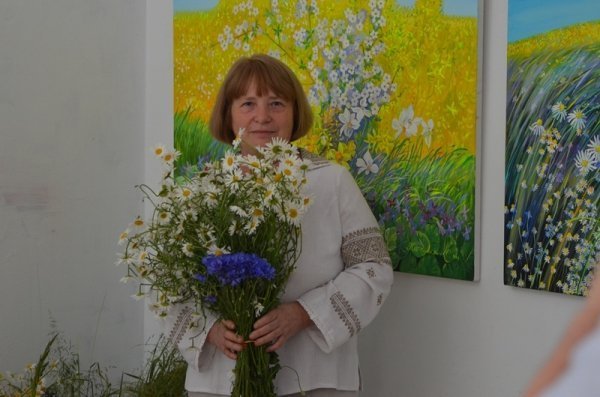 У Луцьку − виставка жовто-блакитних картин. ФОТО