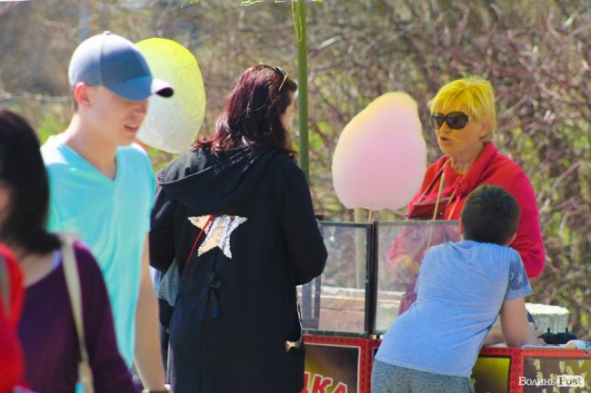 Купальники, морозиво, солодка вата: літній сезон у Луцьку – на старті. ФОТО