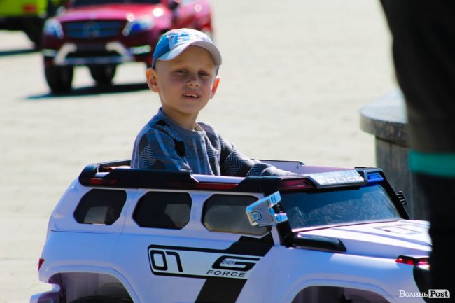 Купальники, морозиво, солодка вата: літній сезон у Луцьку – на старті. ФОТО