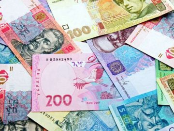 Лучанка каже, що її змушують платити благодійні внески у школі