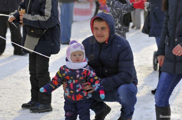 Різдвяне дійство в центрі Луцька: діти