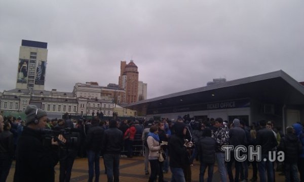 За квитками на матч з Францією – небачені черги. ФОТО