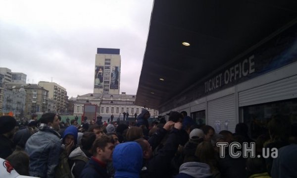 За квитками на матч з Францією – небачені черги. ФОТО