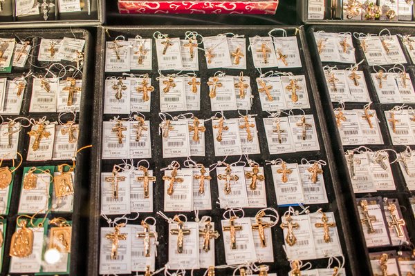 У луцькому ТЦ «Ювант» – неймовірні знижки у «чорну п’ятницю»*