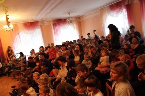 Депутати міськради разом з підприємцями подарували дітям свято. ФОТО