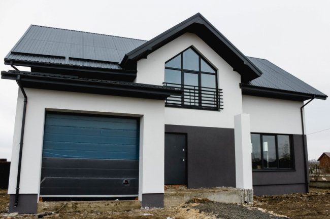 Під Луцьком продають стильний двоповерховий котедж. ФОТО*