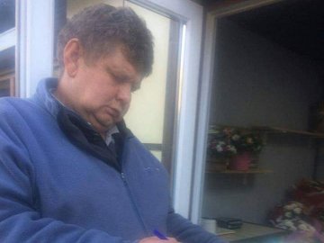 У Луцьку квіткар вкрав плити з «алеї троянд». ФОТО