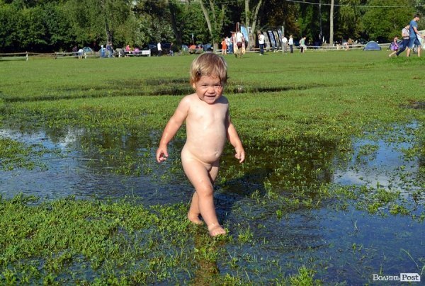 Діти  і «Бандерштат». ФОТО