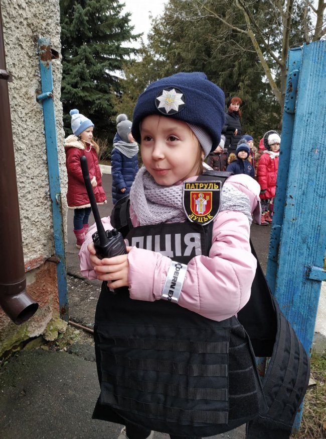 Радісні вигуки в рацію та захват в очах: як малечу Гіркої Полонки вчили безпеці руху