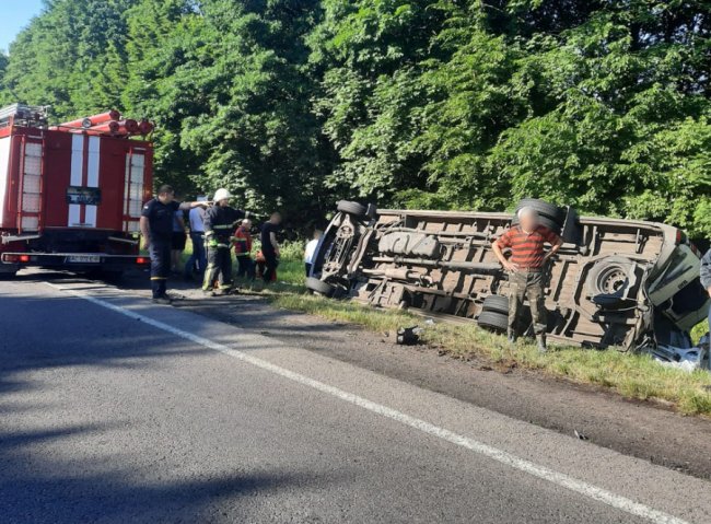 На Волині вантажівка врізалась у маршрутку, постраждали 13 людей: подробиці ДТП