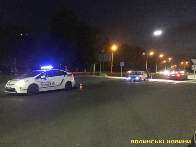 На «зебрі» в Луцьку авто збило двох дівчат