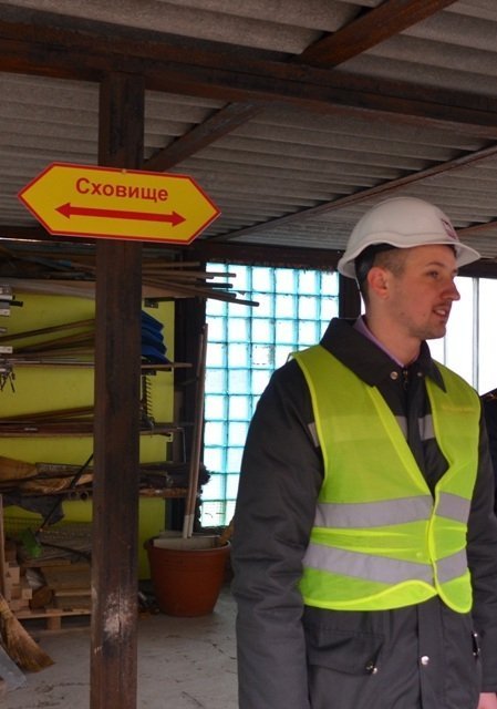 На луцькому підприємстві «гасили» пожежу та «рятували» людей. ФОТО