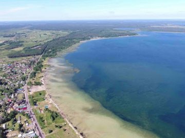 На озері Світязь перевернувся катамаран, у воді опинились шестеро дорослих та двоє дітей