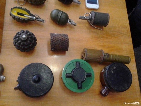 Колекція вибухівки волинських правоохоронців. ФОТО