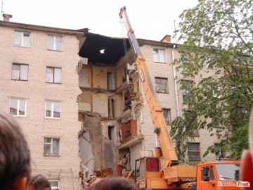 «Не ху* не сталося», - працівник ЖКП про тріск у будинку на Рівненській  