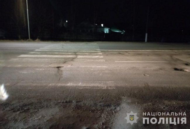 На Волині поліція розшукує водія, який збив пішохідку та втік з місця аварії