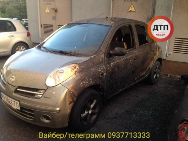 У Києві – масштабна пожежа: згоріло п'ять автівок