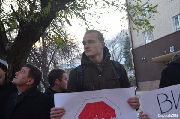 У Луцьку активісти висловили вимоги щодо кадрових призначень в оновлену поліцію. ФОТО. ВІДЕО. ДОКУМЕНТ