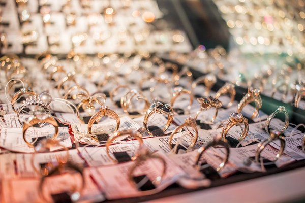 «Чорна п’ятниця» у луцькому ТЦ «Ювант»:  шалені знижки до 70%*