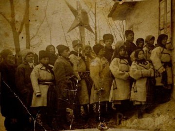 Показали фото колядників з Волині столітньої давнини