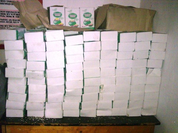 Контрабандист залишив у кущах 77 ящиків з пластівцями