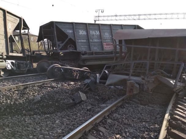 На Львівщині перекинувся вантажний потяг