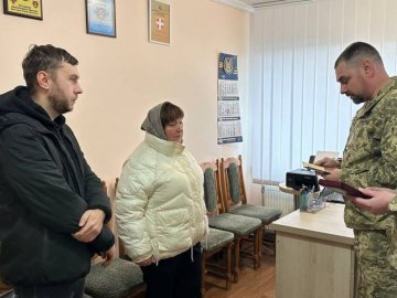 Дружина та син загиблого Героя з Волині отримали його посмертну нагороду