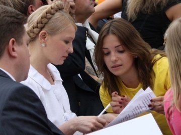 Донька Тимошенко не проситиме притулку за кордоном, - Власенко