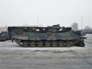 Канада відправила в Україну броньовані машини Bergepanzer 3