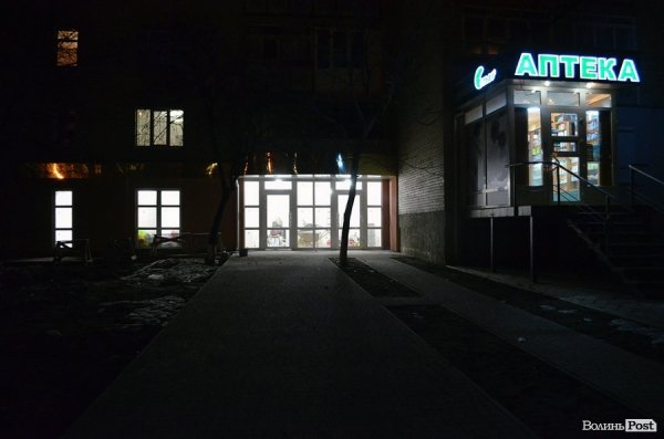 Вхід у майбутній магазин з проспекту Соборності