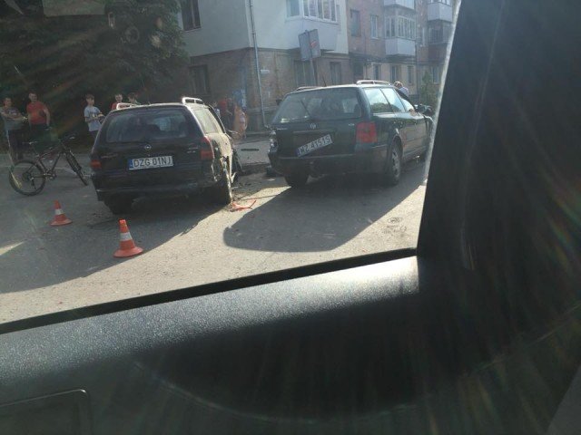 Аварія у Луцьку: зіткнулися дві автівки на «бляхах»