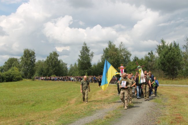 На Волині попрощалися із загиблим на війні  Героєм Леонідом Романцем. ФОТО