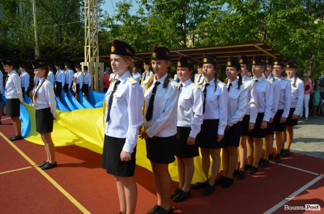 Майбутні захисники: у Луцьку для військових ліцеїстів пролунав перший дзвоник. ФОТО