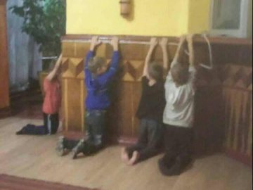 Бив ногами і змушував стояти на колінах: як вихователь знущався над дітьми 