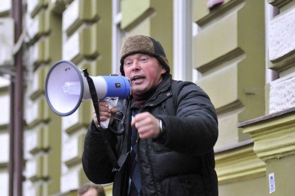 «Сидячий» пікет під прокуратурою Волині. ФОТО