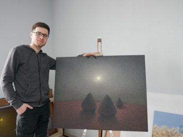 Тисячі ниток, які переплітаються між собою: художник з Волині винайшов власну техніку написання картин. ФОТО