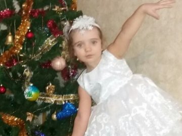 Волинянка просить допомоги, щоб врятувати її хвору на рак донечку