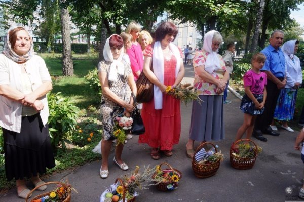 Преображення Господнє: як лучани освячували яблука. ФОТО