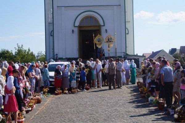 Преображення Господнє: як лучани освячували яблука. ФОТО