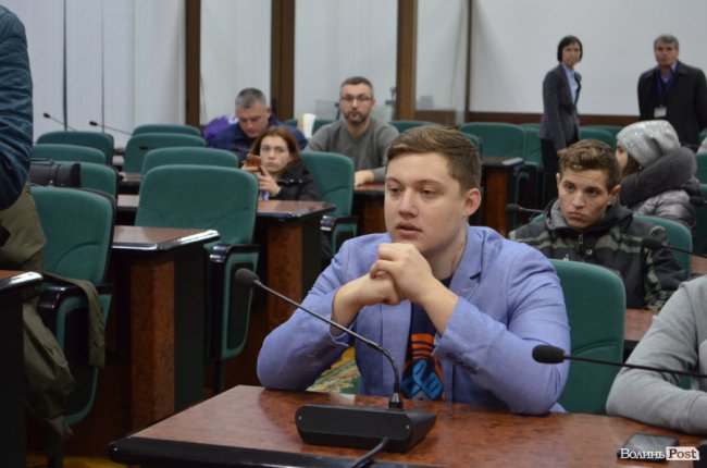 «Пільгак за студак»: луцькі студенти вимагали пільгового проїзду у маршрутках. ФОТО