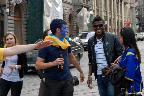 Як у Львові вболівали за Україну в матчі з Францією. ФОТО