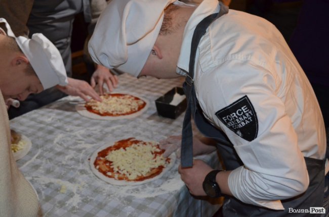 Як Савченко з особливими дітками піцу робив. ФОТО