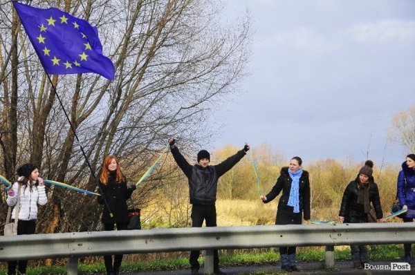 Євроланцюг за 50 кілометрів від Луцька. ФОТО. ВІДЕО
