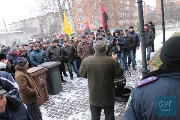 У Нововолинську - мітинг під прокуратурою. ФОТО
