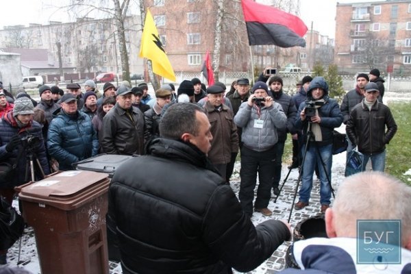 У Нововолинську - мітинг під прокуратурою. ФОТО