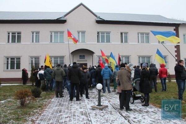 У Нововолинську - мітинг під прокуратурою. ФОТО