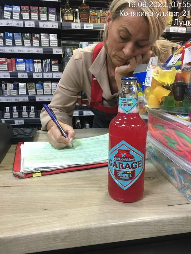 У Луцьку викрили двох продавців, які торгували алкоголем у заборонений час