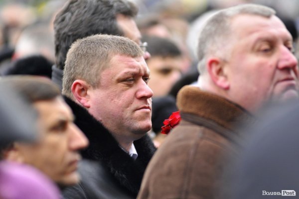 Фото прощання з міським головою Луцька Миколою Романюком