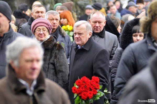 Фото прощання з міським головою Луцька Миколою Романюком